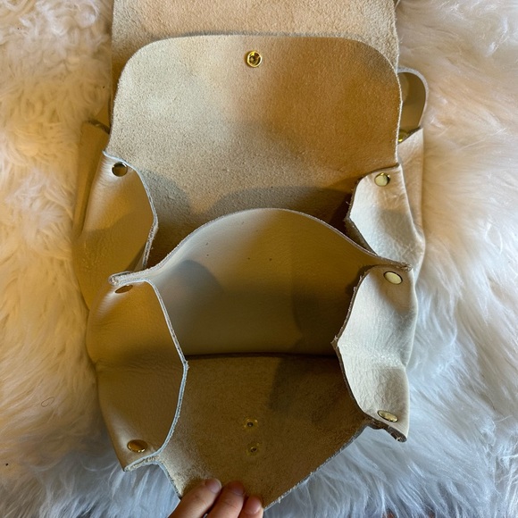 Hustle and Hide | CLUTCH & CROSSBODY SOFT LEATHER BAG - Picture 7 of 8